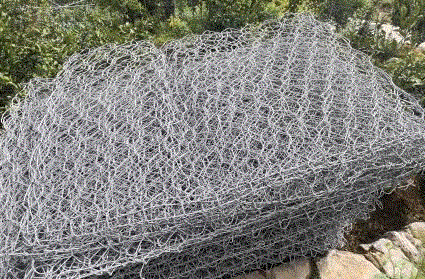 湖北宜昌转让闲置不生锈，镀锌铁网,高度在1.05米，长度在130米