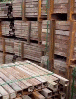 大量回收工地各种废旧木材
