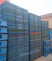 北京大兴区出售一批二手九脚吹塑托盘和折叠筐塑料筐