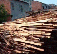 大量回收废旧模板 木方 拆迁料