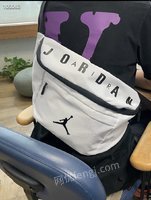 出售Air Jordan 乔丹飞人logo运动斜挎包单肩包,大容量腰包 