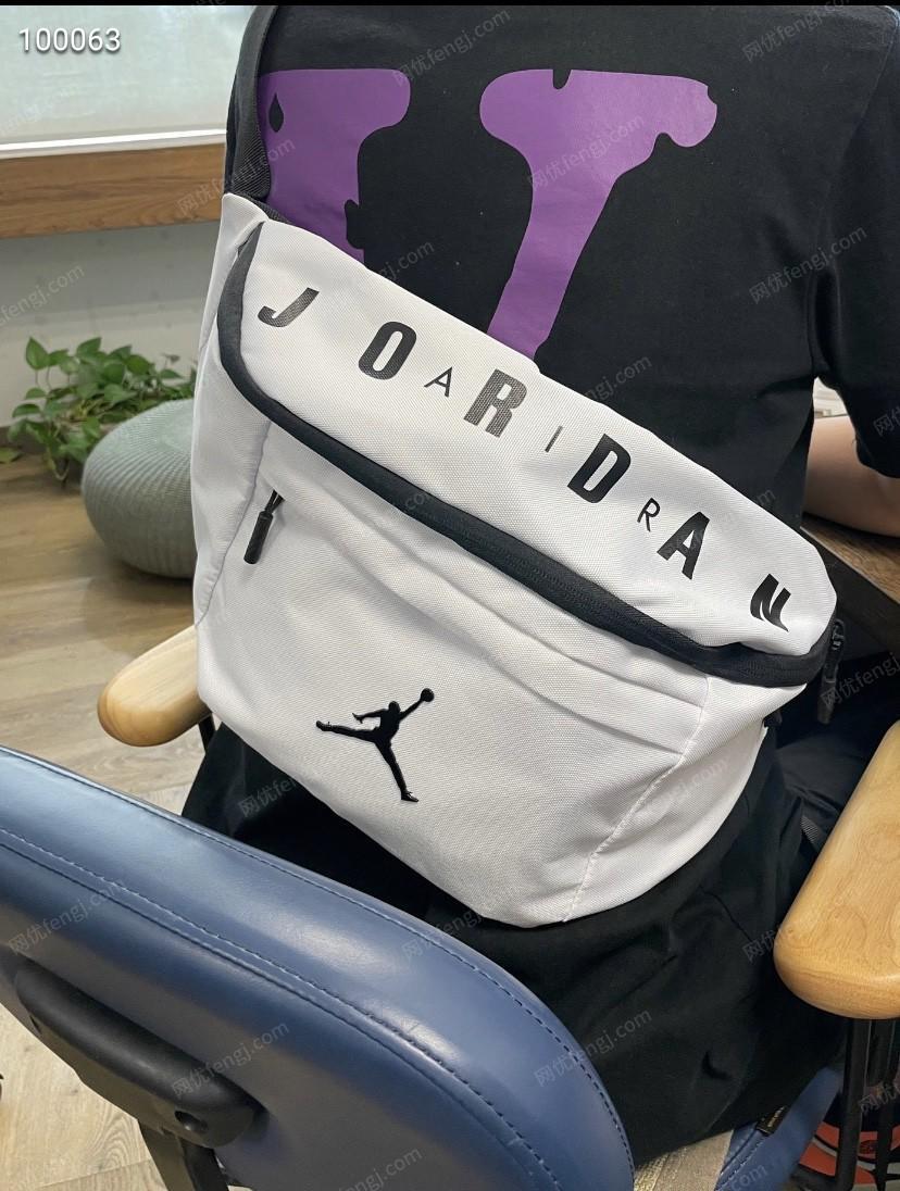 出售Air Jordan 乔丹飞人logo运动斜挎包单肩包,大容量腰包 