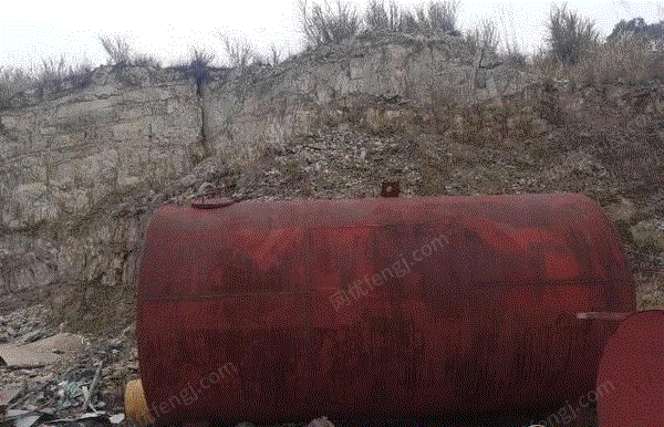 浙江丽水用了一年多点转让八成新20吨柴油罐