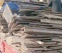 回收废模板，木方，建筑废料，废钢筋