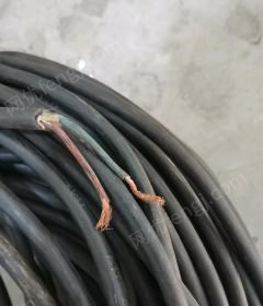 新疆乌鲁木齐9.9成新3卷电缆一卷（100米）出售