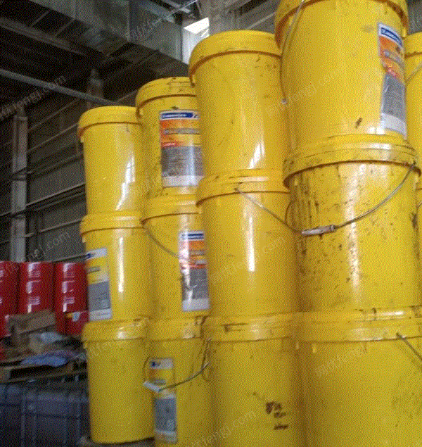 乌鲁木齐出售1400多件机油液压油