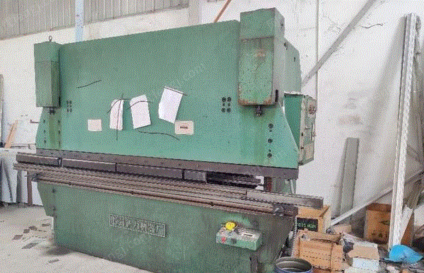 福建漳州二手液压板料折弯机出售，工作台长3.2米