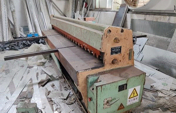 福建漳州二手精密剪板机，可剪板厚度3.2mm宽度2.5m转让