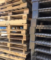 天津东丽区转让八成新木拖盘 塑料拖盘