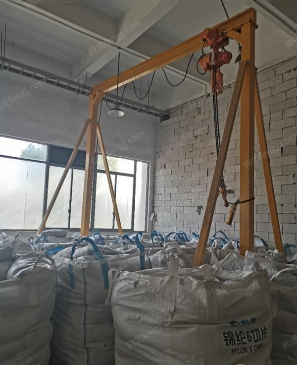 江苏苏州因厂房搬迁,转让九成新2吨龙门吊,高5米,宽6米