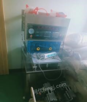 黑龙江哈尔滨全新包装机-全自动一出二封盒机+无油空气压缩机出售