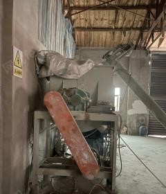 江苏南京因为疫情生意不好，转让干粉生产线设备，带自动称重自动封包机。价格可以小刀