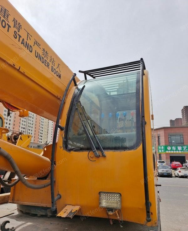 青海西宁2013年12月份车,徐工16吨吊车闲置转让