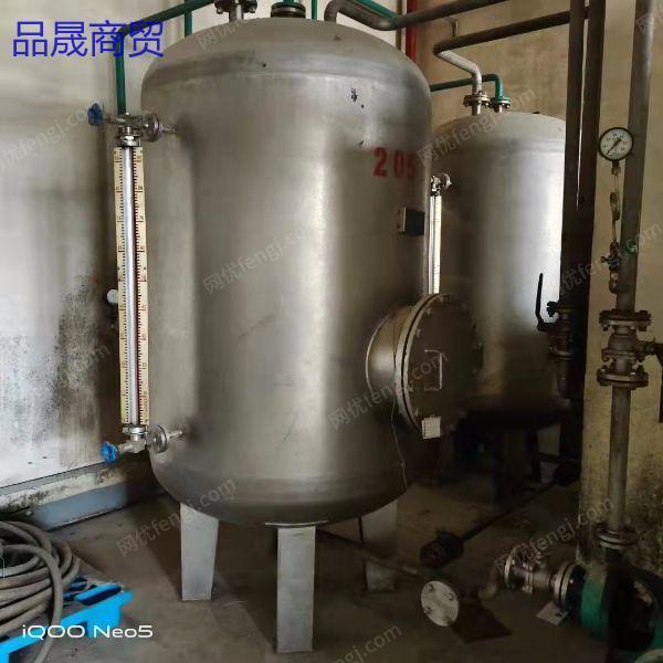 Second hand 2.1 cubic meters and 5 cubic meters stainless steel tanks sold