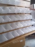 低价出售零食货架等