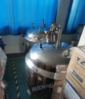 河北石家庄出售二手设备 混合机 搅拌机 储水罐 小储罐