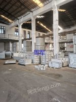 There are more than 1000 tons of new aluminum templates and materials