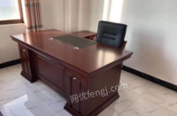 出售海口办公桌椅组合职员桌屏风工位财务桌中式办公桌