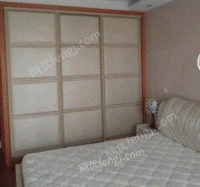 江苏扬州房子翻新，二手1.8×2m大床出售，价格包含床头柜床垫
