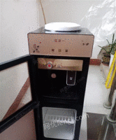 贵州黔南布依族苗族自治州本人出售饮水机，只用过一次