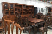 贵州贵阳出售一套红木1米5餐桌 配9椅 配餐柜