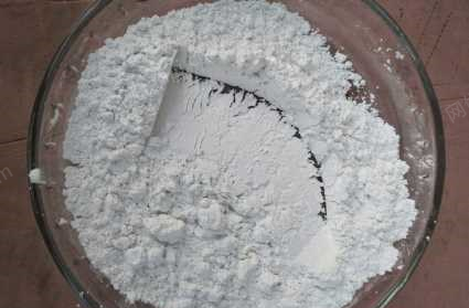 内蒙古赤峰出售钙粉 滑石粉 沸石粉 高岭土 微硅粉 硅藻土 膨润土