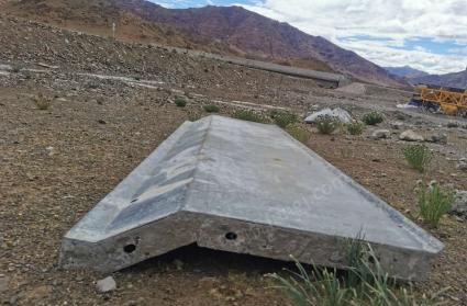 西藏拉萨公路防撞护栏钢模20吨出售