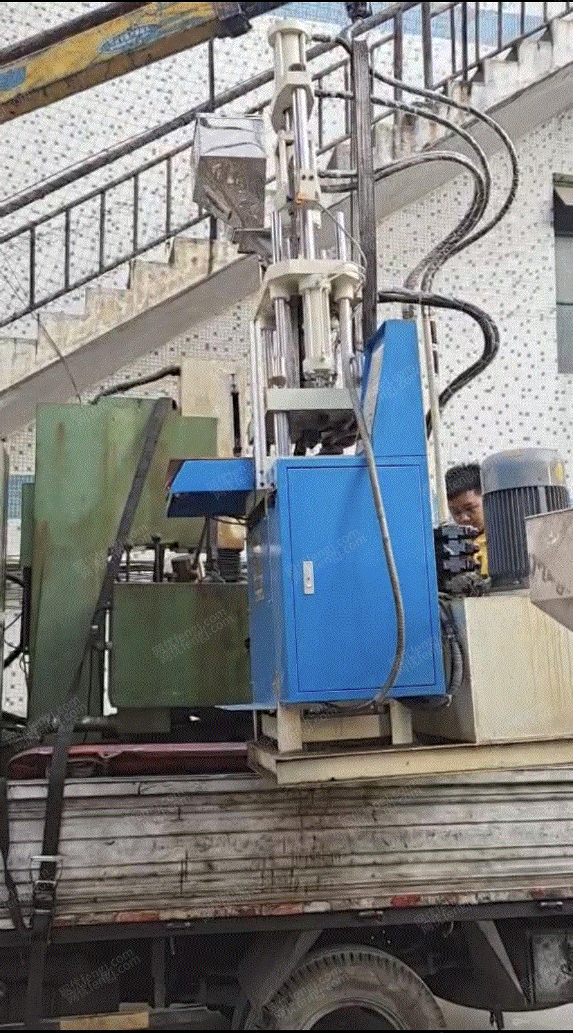 二手立式注塑机转让