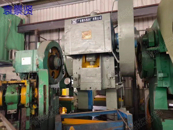 新旧の工作機械設備が大量にスポットで売られている