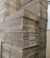 广东深圳出售二手纸箱，木卡板，胶卡板