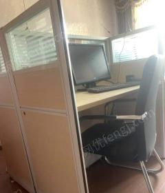 西藏拉萨出售全套全新办公用品，30个工位，电脑，椅子 