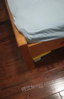 江西宜春因要换高低床.九成新1.5米床出售，送床垫