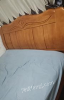 江西宜春因要换高低床.九成新1.5米床出售，送床垫