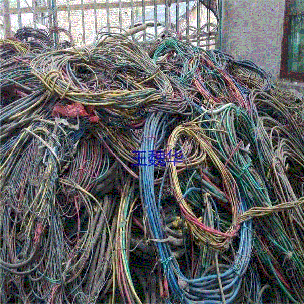 Long-term recycling of a large number of waste wires and cables in Taizhou,