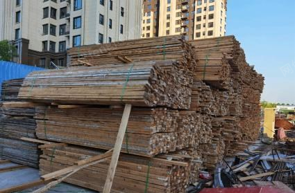 安徽蚌埠出售工地全新木方和黑模板，价格从优