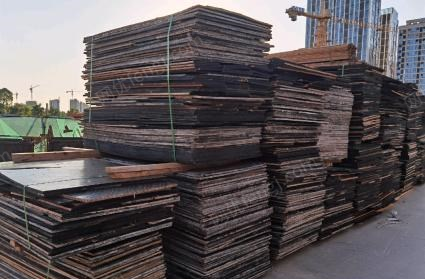安徽蚌埠出售工地全新木方和黑模板，价格从优