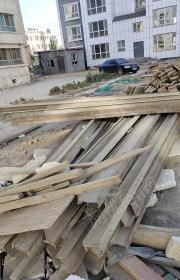 新疆阿克苏打包出售工程卸料平台4个,外墙挑架工字钢4吨左右