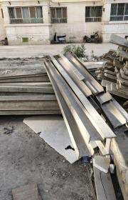 新疆阿克苏打包出售工程卸料平台4个,外墙挑架工字钢4吨左右