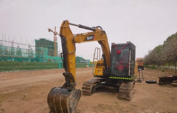 新疆乌鲁木齐出售三一75挖机,正在干活中