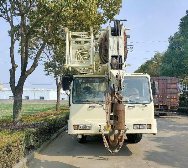 江苏扬州转让11年京城重工25吨4节臂吊车
