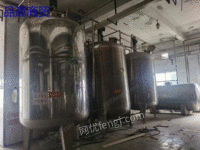Sold second-hand at a low price: 10 m3 and 8 m3 mixing tanks