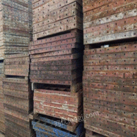 A large number of waste steel formwork are recycled in Fujian