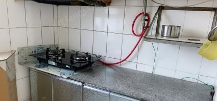新疆昌吉低价出售厨房设备 上下铺桌椅有买有送