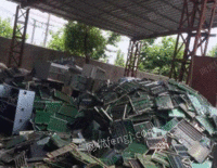 A large number of scrap iron are recycled in Shenzhen
