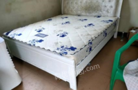 湖北宜昌出售1米8床含床垫9成新,用了2个月