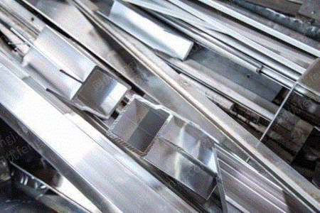 Лоян ежемесячно перерабатывает различный отработанный механический алюминий
