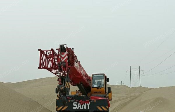 新疆巴音郭楞蒙古自治州转让16年三一55吨越野吊