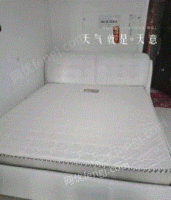 辽宁鞍山皮双人床1-8×2米带床垫出售