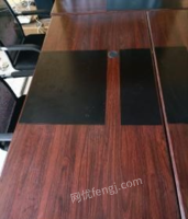 云南保山出售电脑桌九成新，尺寸1506080，使用2个月时间
