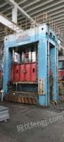 山东潍坊液压机两套2000一吨急卖！